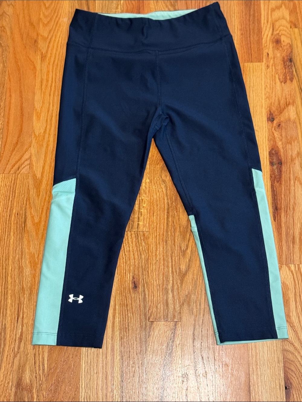 Under Armour size small compression capris